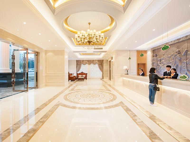 Vienna Hotel Nanxiong Exterior photo